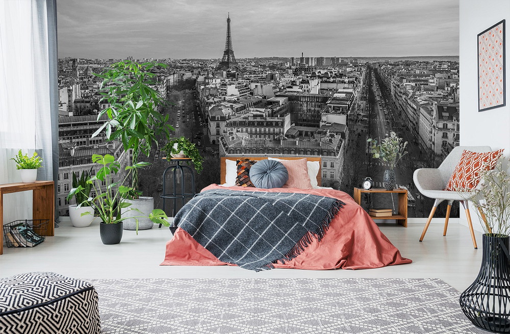 Fototapete - Schwarz-weiß Fotografie eines Panoramablicks über Paris mit dem Eiffelturm als Dekoration in einem modern eingerichteten Schlafzimmer