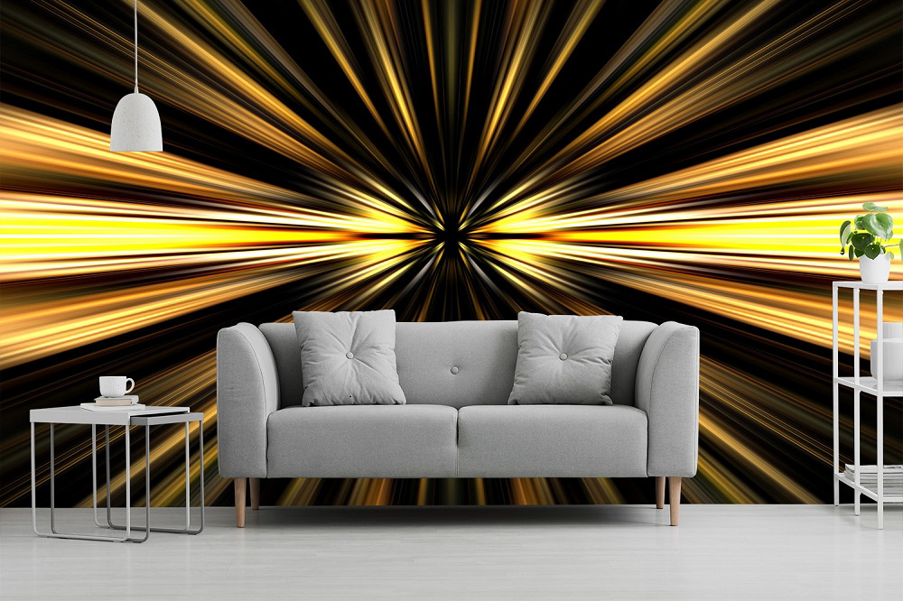 Fototapeta - Szara sofa przed fototapetą ze złotymi i czarnymi dynamicznymi promieniami światła i minimalistycznym wystrojem