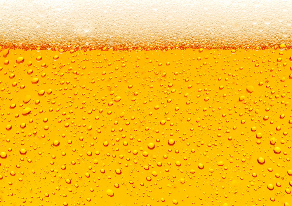 Muurschildering - Gedetailleerd uitzicht op bier met schuim en bubbels