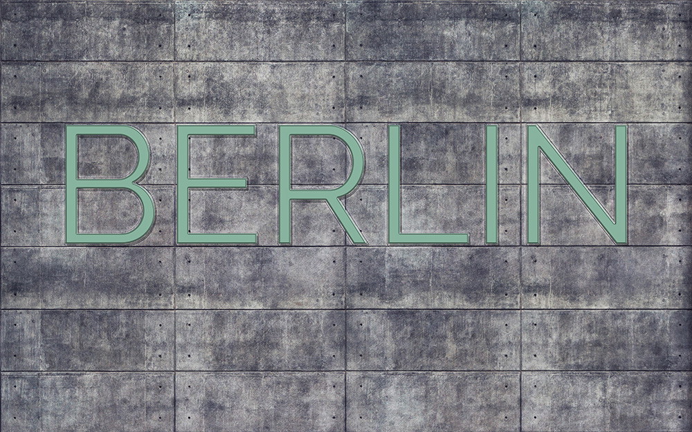 Muurschildering - Betonnen muur met grote BERLIJN letters in industrieel ontwerp