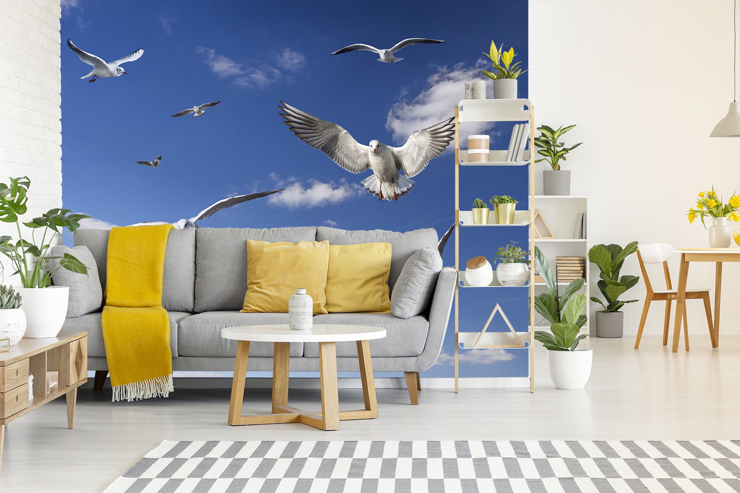 Fototapeta - Jasny salon z szarą sofą i tapetą z mewą
