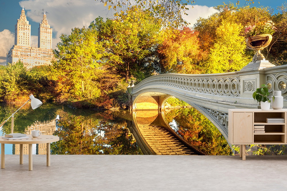 Fototapete - Herbstliche Szene mit Brücke und Wolkenkratzern im Hintergrund