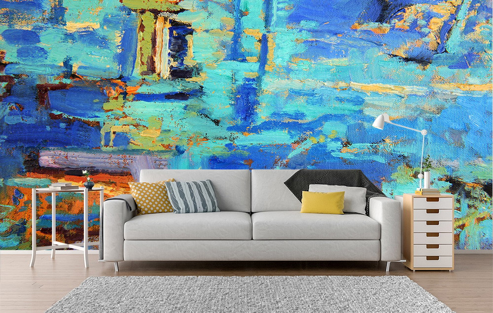 Fototapete - Wohnzimmer mit moderner abstrakter blau-oranger Kunstwand und hellgrauem Sofa