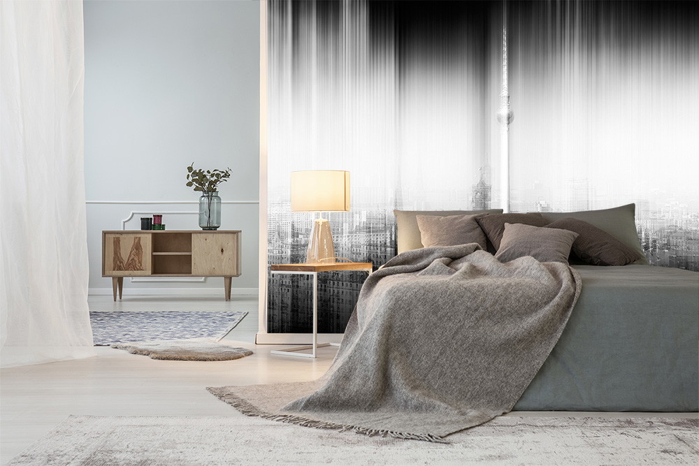 Papier peint photo - chambre moderne avec papier peint gris paysage urbain, lit gris et meubles en bois