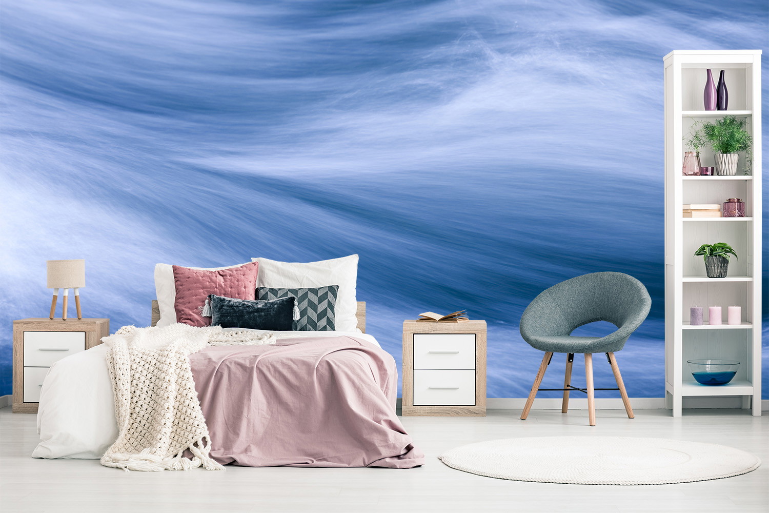 Fotomurale - Camera da letto accogliente con flusso d'acqua blu astratto sulla parete
