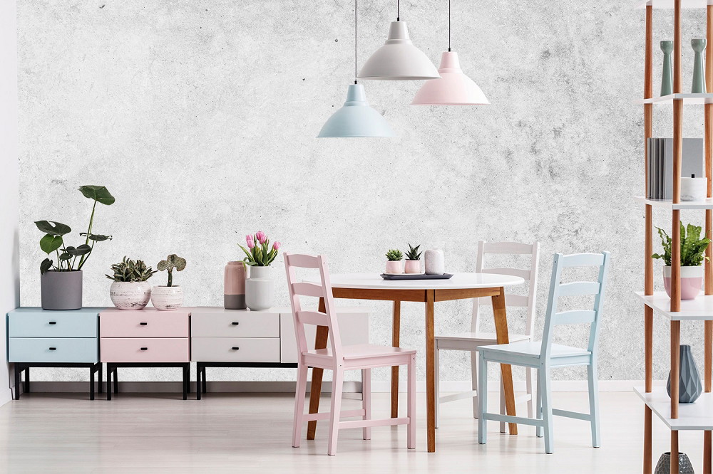 Papier peint photo - Salle à manger moderne avec chaises pastel et plantes sur buffet dans une pièce lumineuse