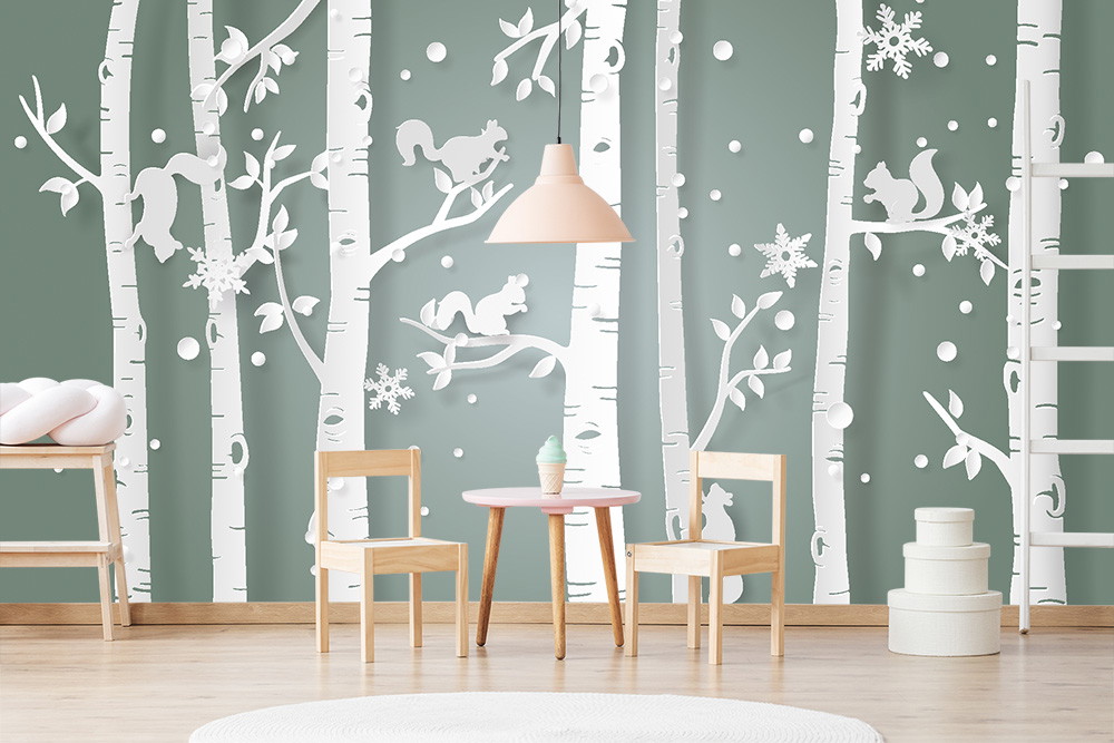Fotobehang - Kinderkamer met stoelen voor een behang met een bos en eekhoorns in pastelkleuren