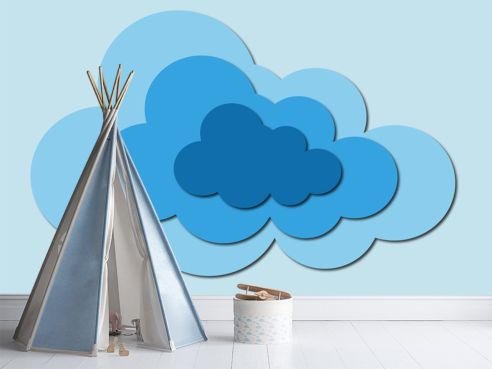 Fototapete - Kinderzimmer mit hellblauer Wolken-Fototapete und Tipi-Zelt in sanften Farbtönen