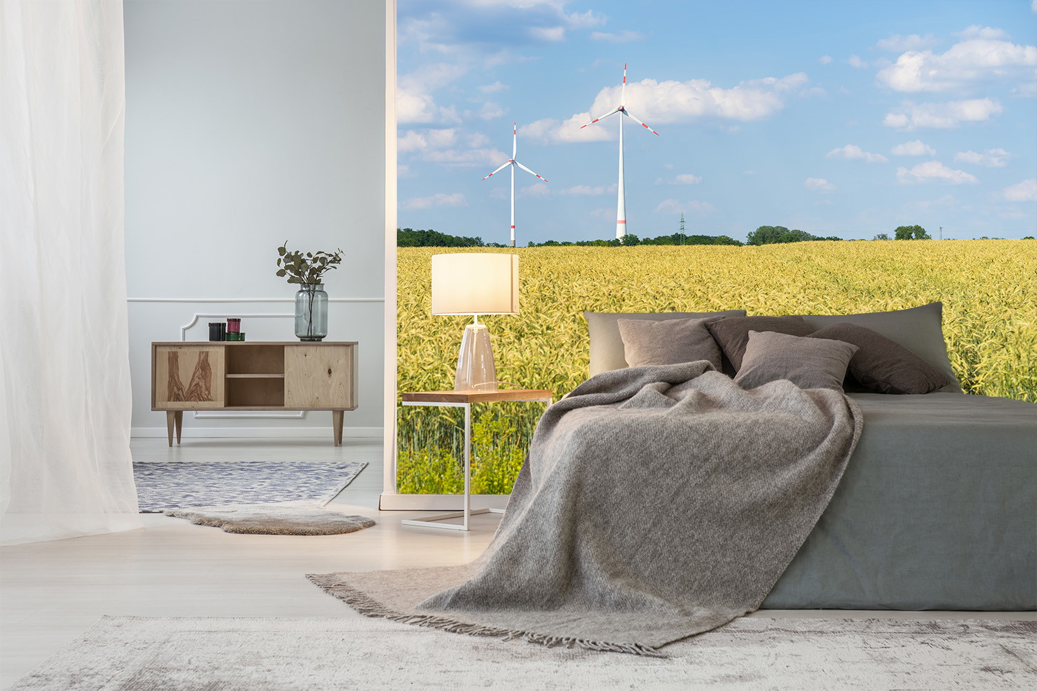 Fototapete - Gemütliches Schlafzimmer mit Bett und Tapete von Feldern und Windkraftanlagen