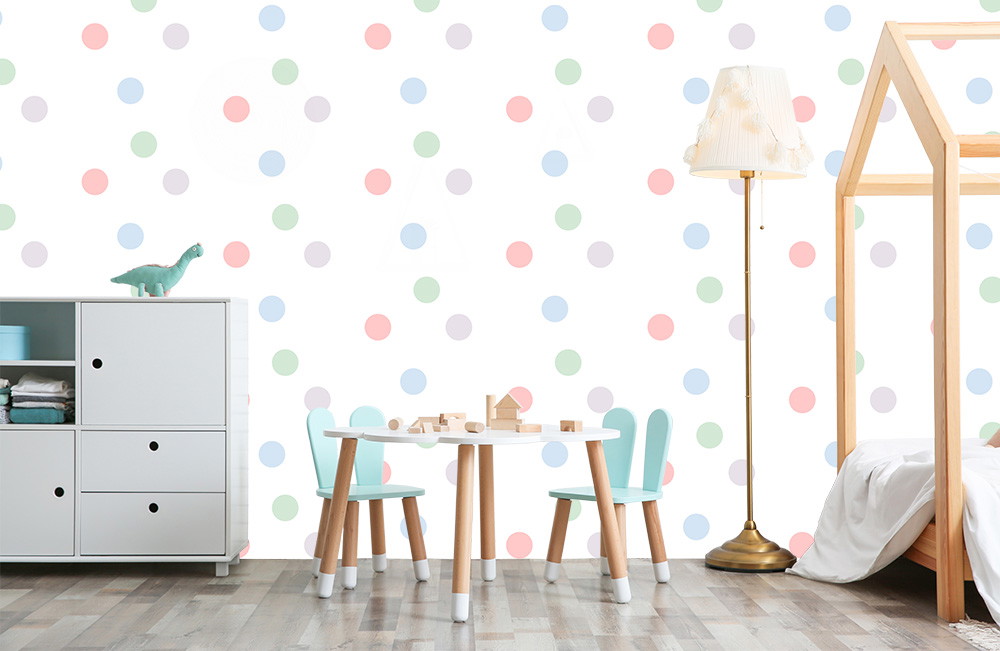 Papier peint photo - Chambre d'enfant stylée avec un papier peint à pois coloré, des meubles et un abat-jour décoratif