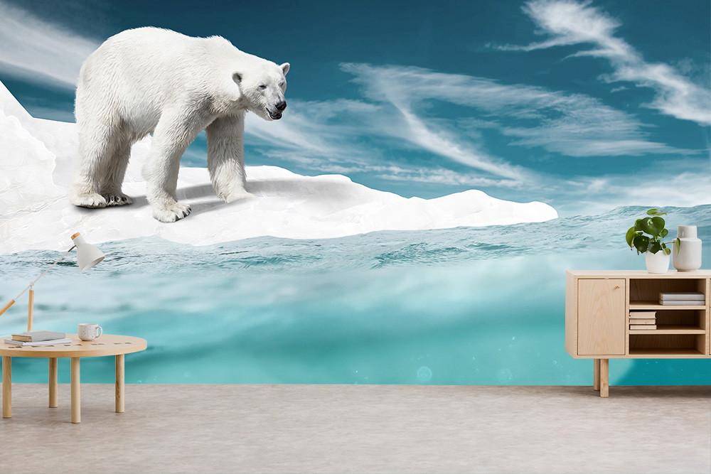 Fototapeta - Niedźwiedź polarny stojący na krze lodowej nad spokojnym oceanem, z czystym niebem i chmurami w tle