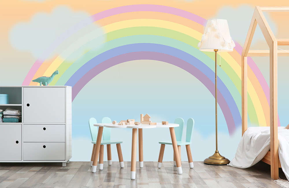 Papier peint photo - Chambre d'enfant lumineuse avec un motif arc-en-ciel sur le mur, des meubles pastels et de la décoration