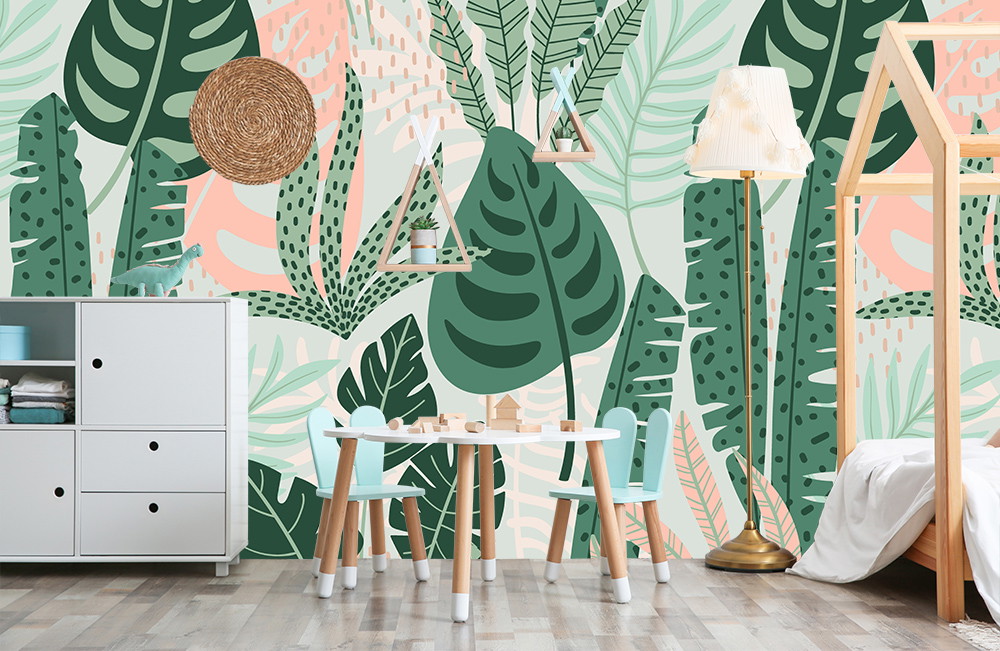 Fotobehang - Kinderkamer met kleurrijke wanddecoratie van grote tropische bladeren en moderne meubels