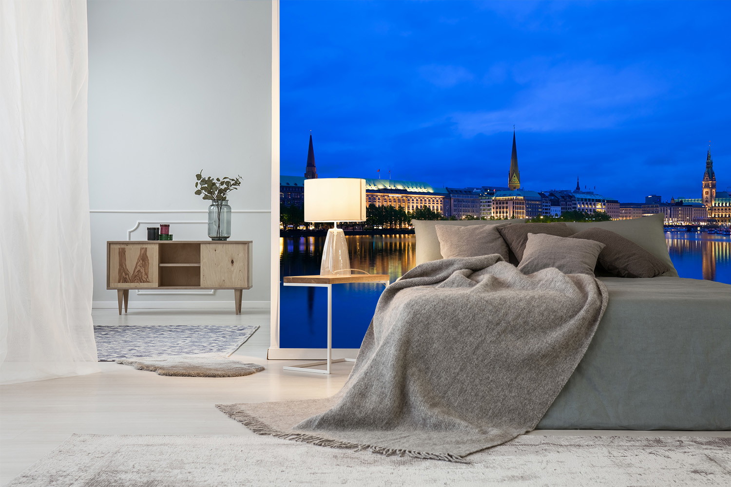 Fotomuur - Slaapkamer met stijlvolle inrichting en grote fotomuur van een verlicht stadslandschap