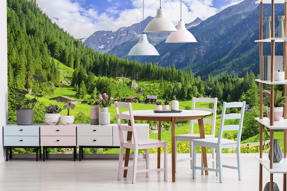 Fotobehang - Woonkamer met een panorama van een groen boslandschap en bergen op de achtergrond