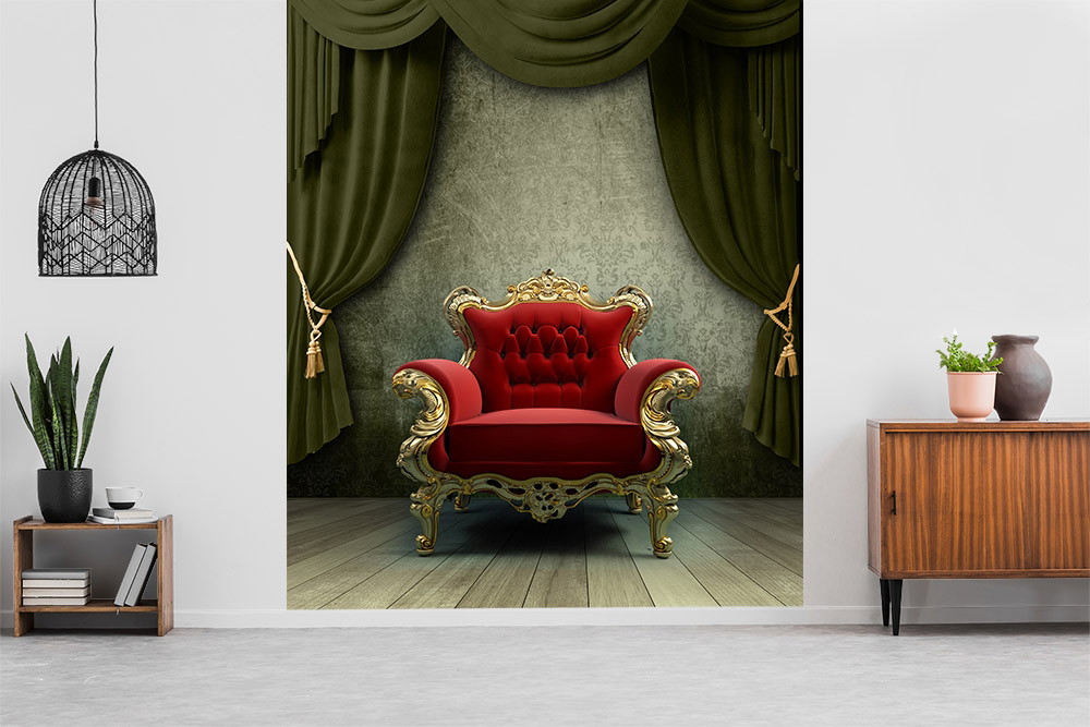 Fotobehang - Luxe rode fauteuil met gouden details, omlijst door groene gordijnen