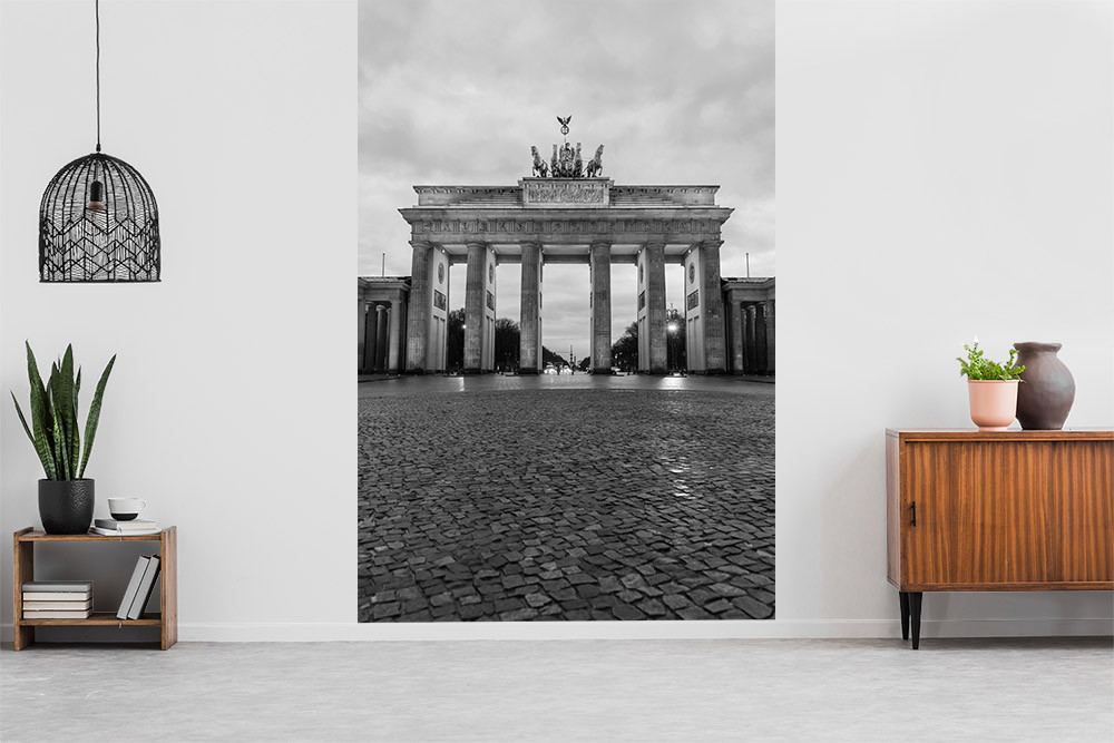 Fotomurale - La Porta di Brandeburgo di Berlino, in bianco e nero, conferisce all'ambiente un tocco di eleganza e modernità