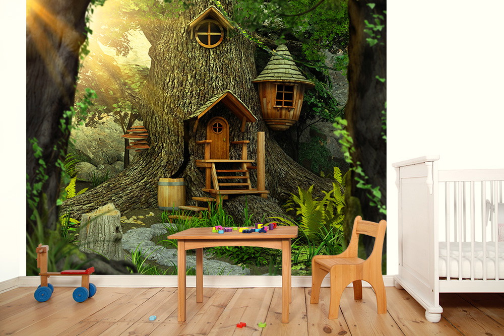 Fototapete - Ein gemütliches, magisches Baumhaus inmitten eines Waldes, ideal für die Gestaltung eines fantasievollen Kinderzimmers