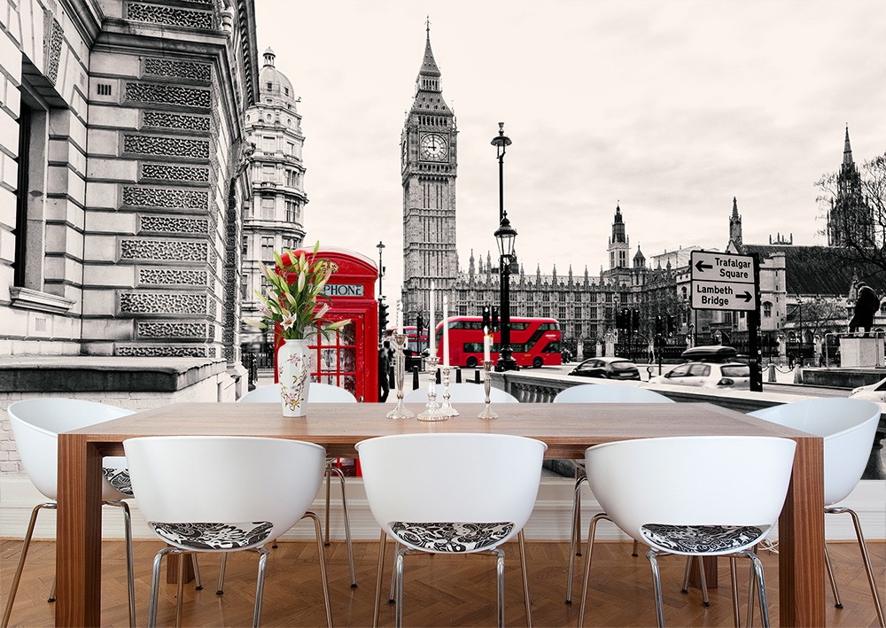 Fototapete - Schwarz-Weiß-Szene von London mit Big Ben, einer roten Telefonzelle und einem Doppeldeckerbus im Vordergrund