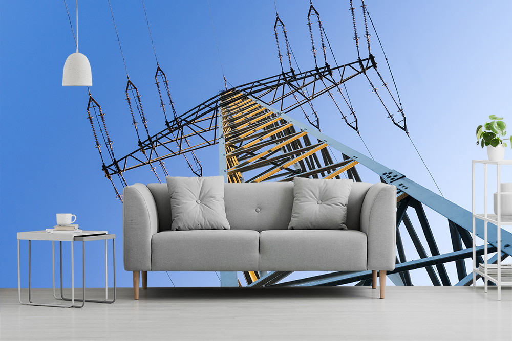 Fotobehang - Grijze bank voor behang met elektriciteitsmast en helderblauwe lucht, minimalistische inrichting met tafel en plant