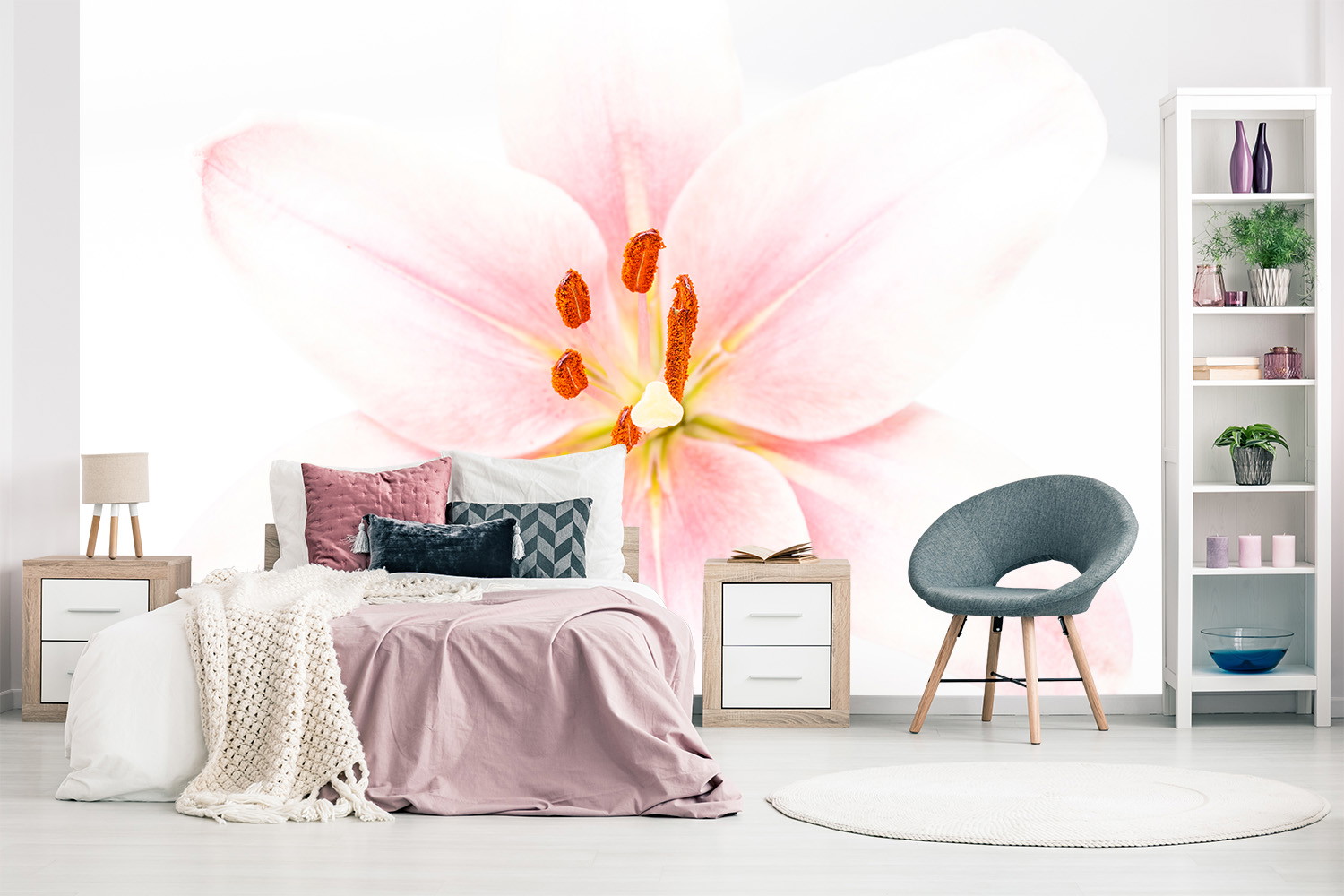 Muurschildering - Slaapkamer met groot roze bloemenbehang, knus bed en stijlvolle decoratie