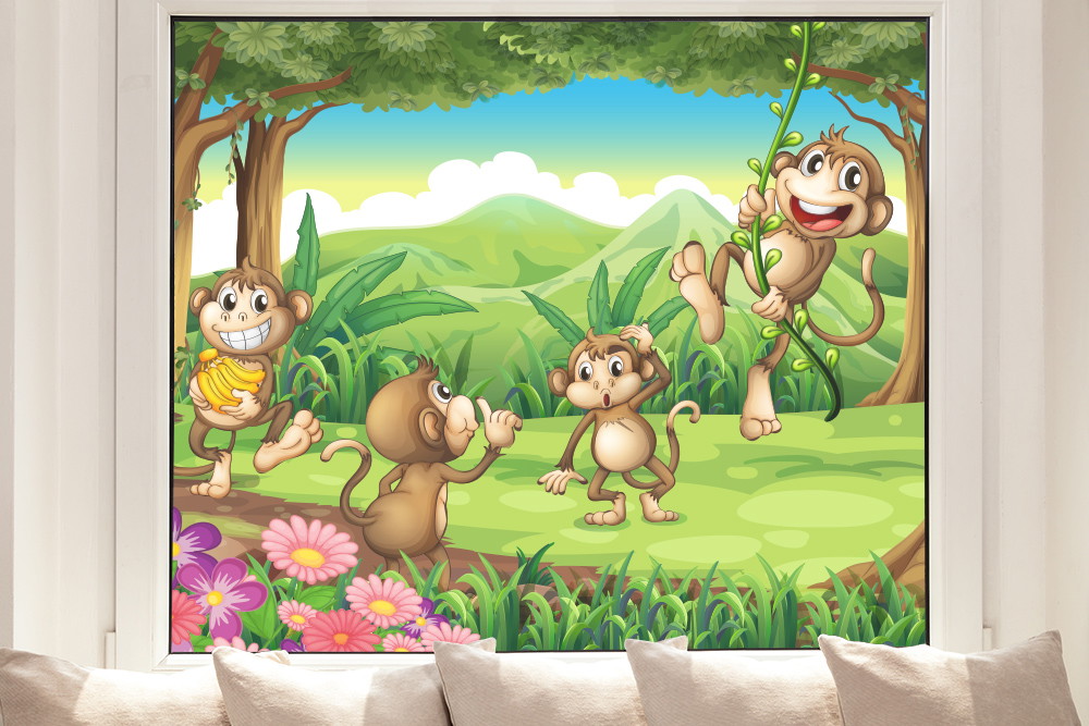 Fensterfolie - Fröhliche Affen spielen in einer lebhaften Dschungellandschaft mit bunten Blumen und halten Bananen in der Hand.