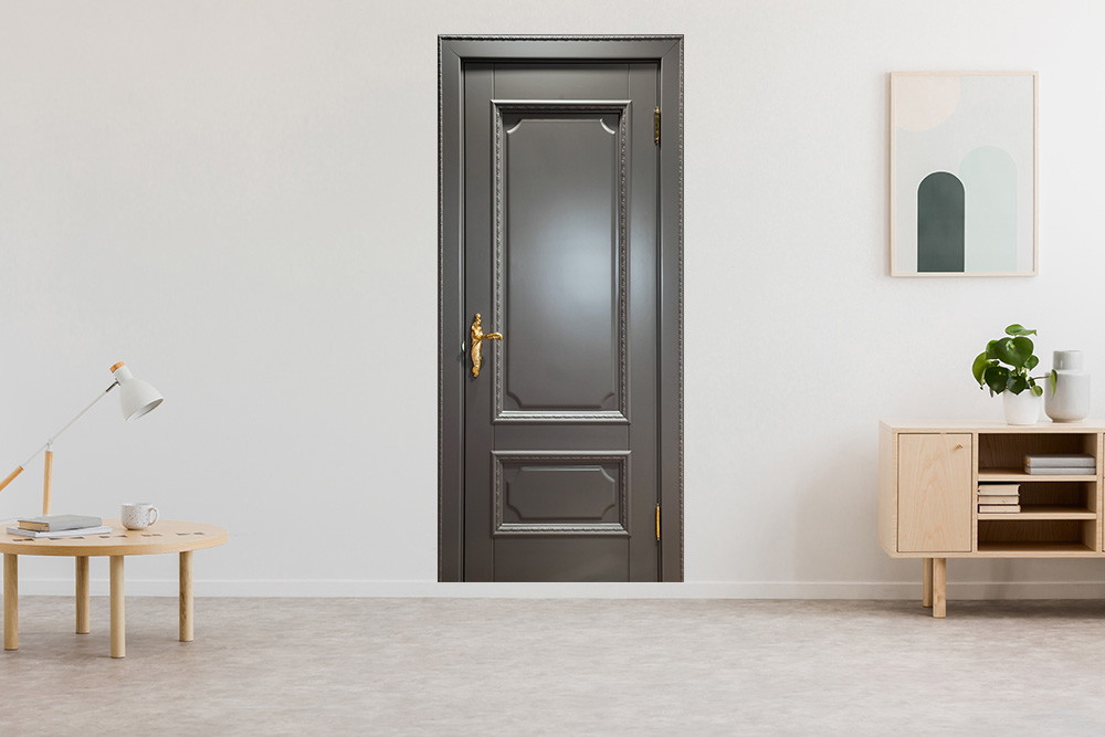 Fototapete - Elegante dunkle Tür auf einer hellen Wohnzimmerwand mit modernen Möbeln