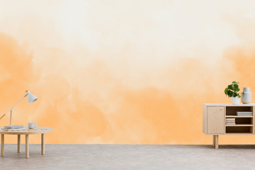 Papier peint photo - pièce moderne avec mur orange pastel, table ronde avec lampe, et commode en bois avec plante