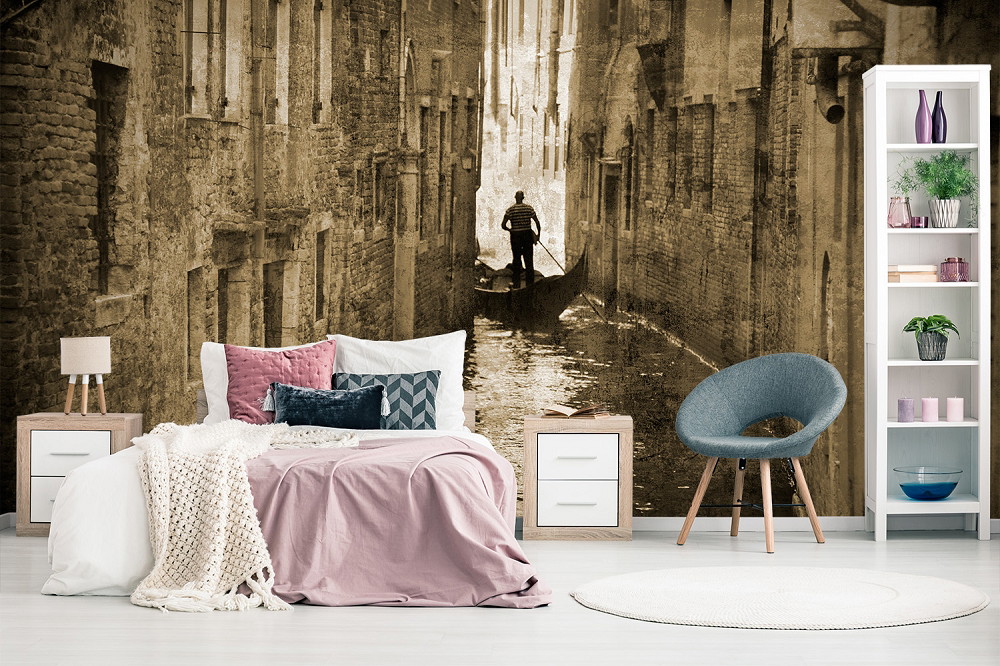 Fototapete - Sepia-farbene Darstellung eines Kanals mit Gondel und gemütlicher Schlafzimmerdekoration