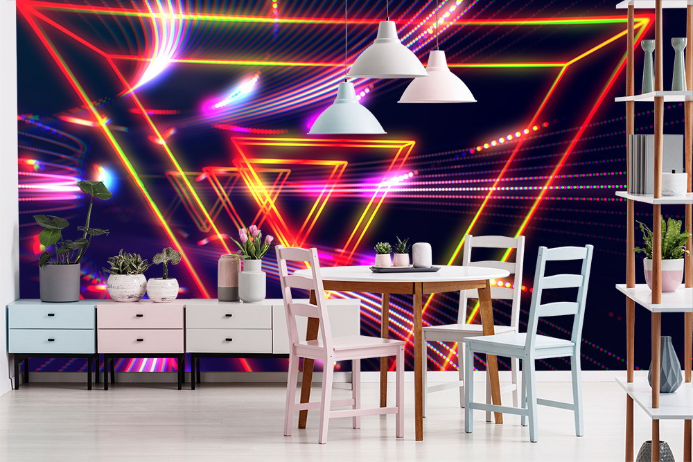 Fototapete - Esszimmer mit geometrischen Neonmustern an der Wand, dekoriert mit Pflanzen und modernen Möbeln