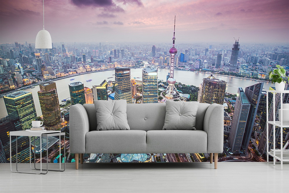 Papier peint photo - salon avec un imposant papier peint photo de la ligne d'horizon de Shanghai et un canapé gris