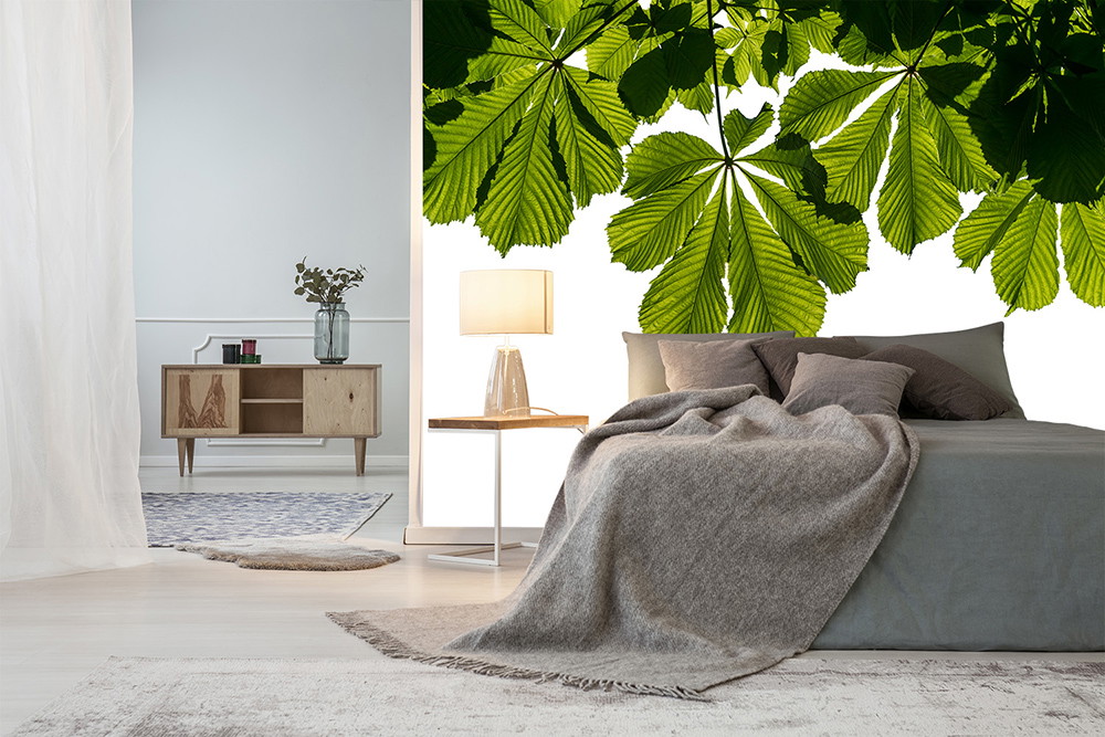 Papier peint photo - chambre à coucher avec lit gris, décoration de feuilles vertes et design inspiré de la nature