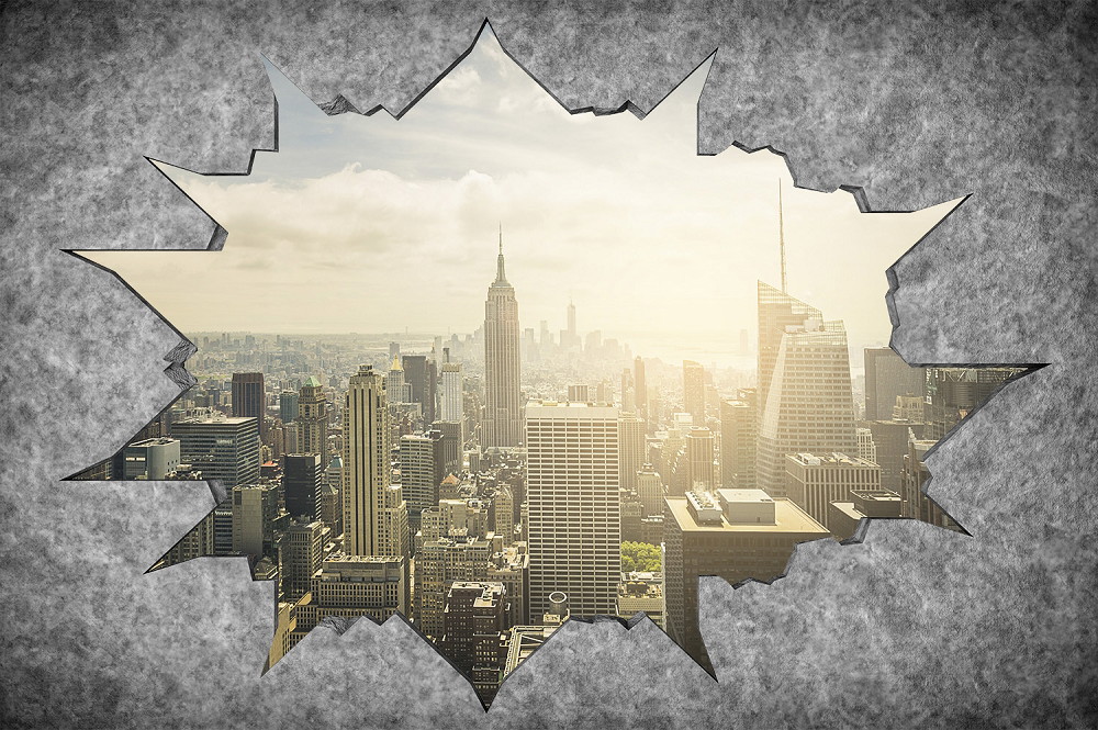 Muurschildering - Zicht op de skyline van New York door een gat in een grijze betonnen muur