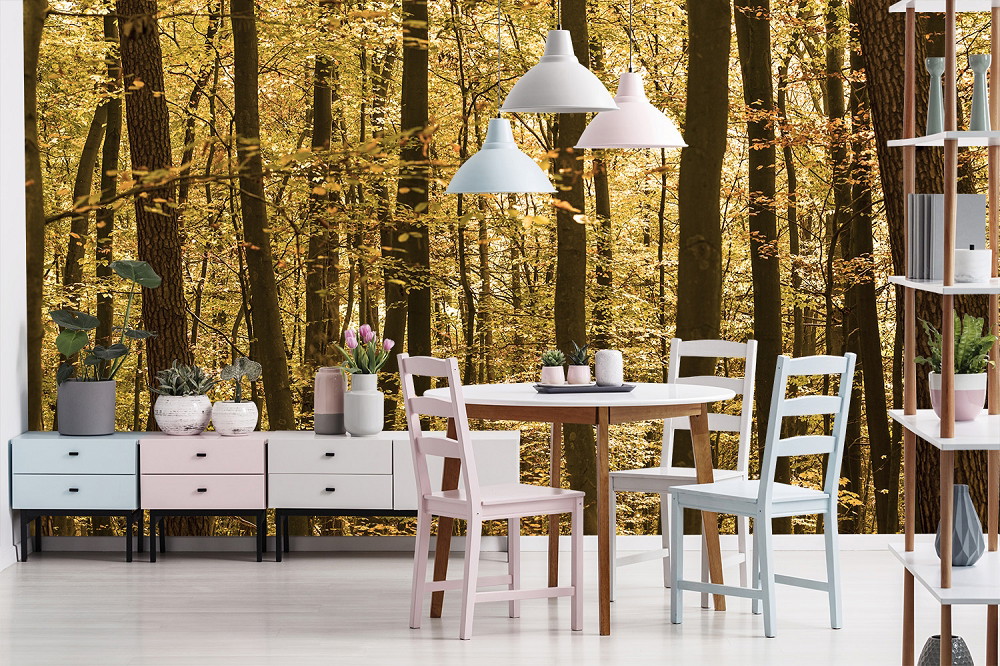 Fototapete - Esszimmer mit herbstlicher Waldlandschaft als Wanddekoration und stilvollen Möbeln