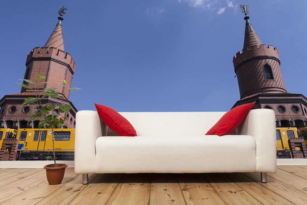 Muurschildering - Sofa voor een achtergrond met stadselementen en historische torens