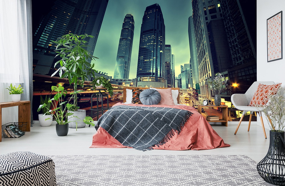 Fotobehang - Stijlvolle slaapkamer met een prachtig uitzicht op verlichte wolkenkrabbers bij nacht