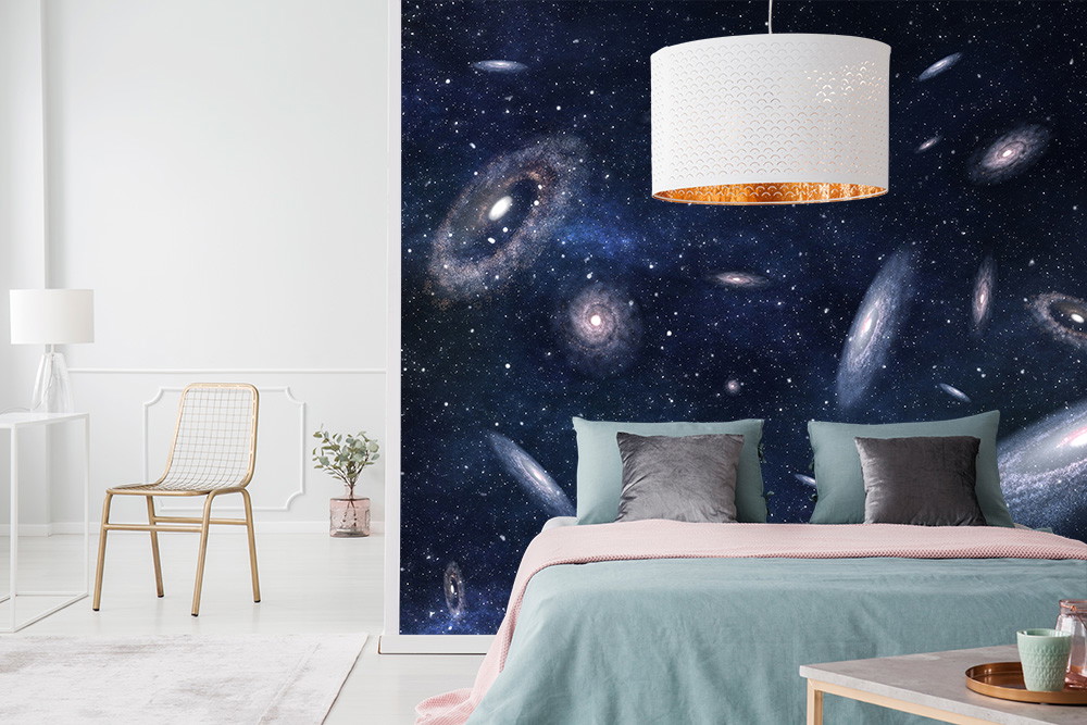 Papier peint photo - chambre avec papier peint galaxie et décor élégant