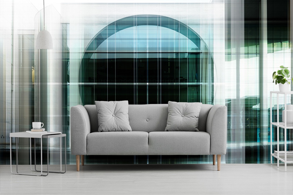 Fototapeta - Szara sofa w nowoczesnym salonie przed dużą szklaną fasadą