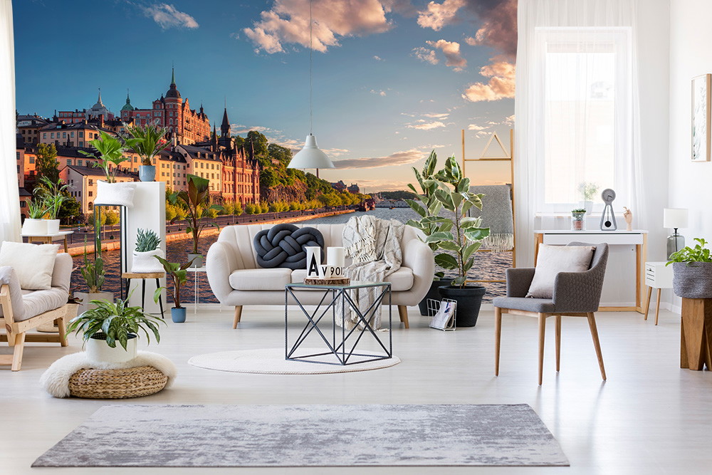 Fototapete - Modernes Wohnzimmer mit Panorama einer Stadt am Fluss im Sonnenuntergang