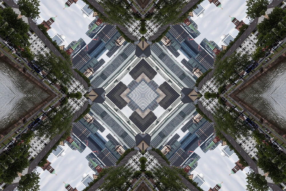 Fototapeta - Artystyczne przedstawienie miasta, które tworzy kalejdoskopowy wzór poprzez symetryczne odbicie