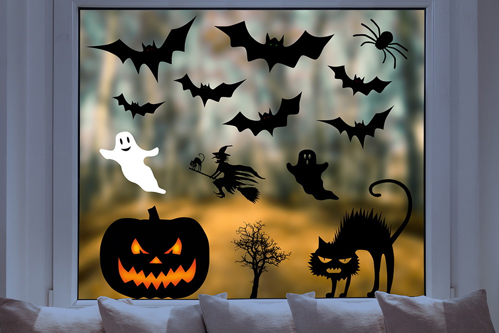 Fenstersticker - Halloween Thema mit Fledermäusen, Kürbisgesicht, Geistern, Hexe auf Besen und schwarzer Katze am Fenster