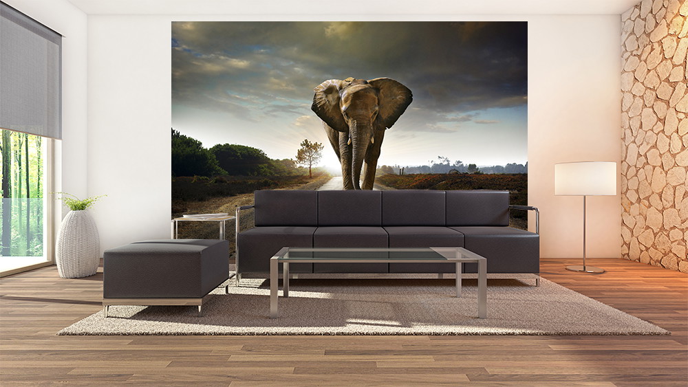 Fotobehang - Olifant in een natuurlijk landschap als decoratie voor de woonkamer met een moderne meubelset