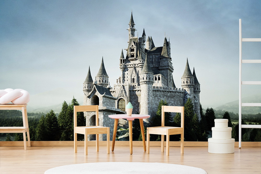 Fotobehang - Imposant kasteel met torens in een dichtbebost landschap tegen een heldere hemel