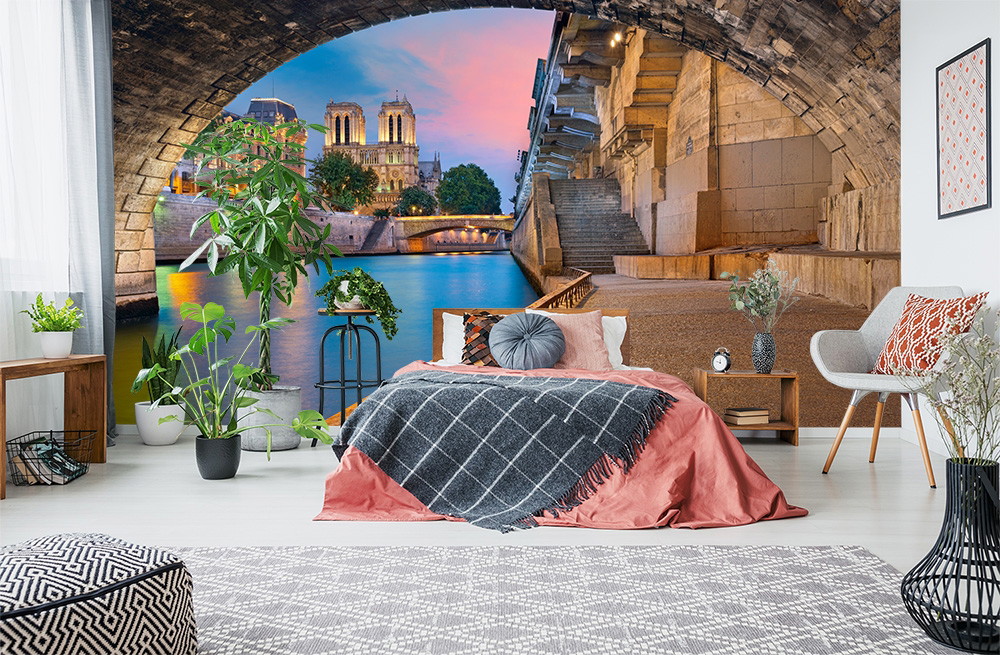 Fototapete - Eindrucksvolle Flusslandschaft mit historischer Architektur und Brücke bei Sonnenuntergang im Wohnzimmer