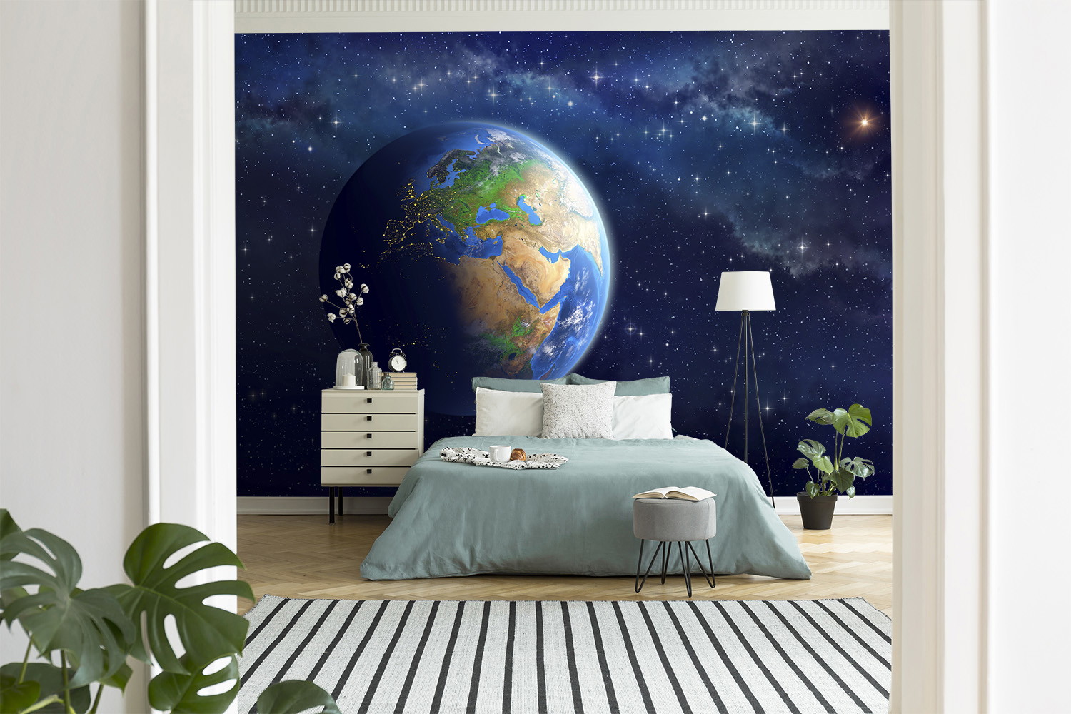 Fototapete - Schlafzimmer mit Weltraum-Motiv und Erde als zentralem Element