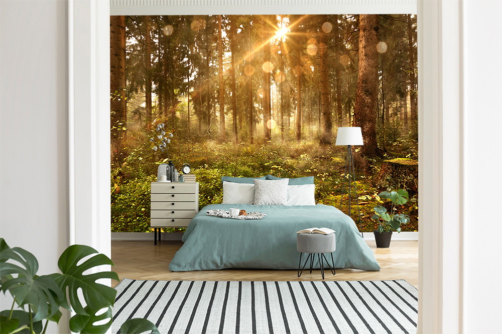 Papier peint photo - chambre avec papier peint forêt, lit et décoration de style naturel