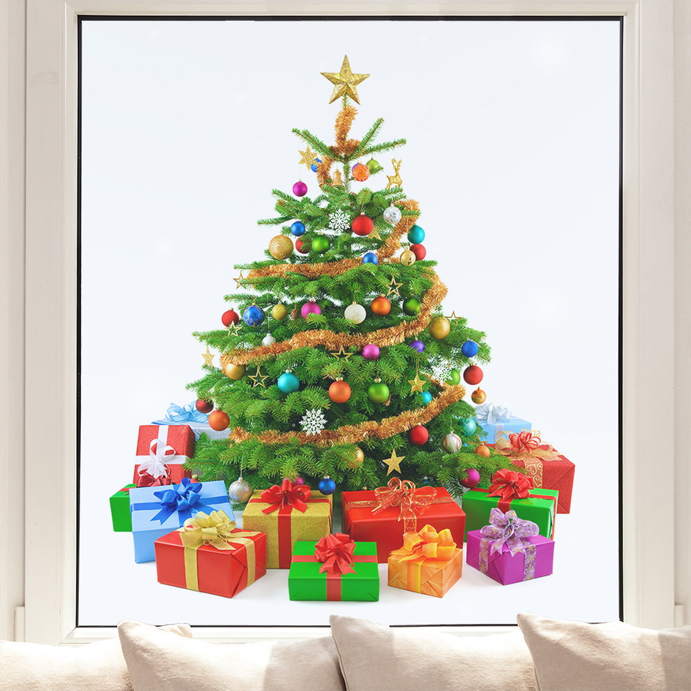 Fensterfolie - Festlich geschmückter Weihnachtsbaum mit bunt verpackten Geschenken darunter