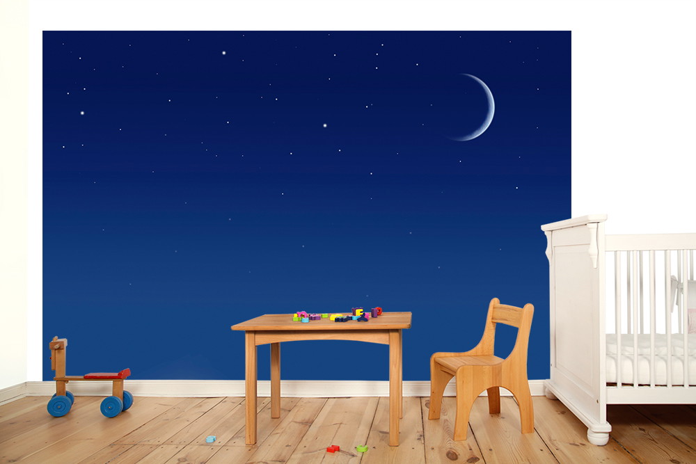 Fototapeta ścienna - Gwiaździste nocne niebo z półksiężycem nad stołem i krzesłem w pokoju dziecięcym