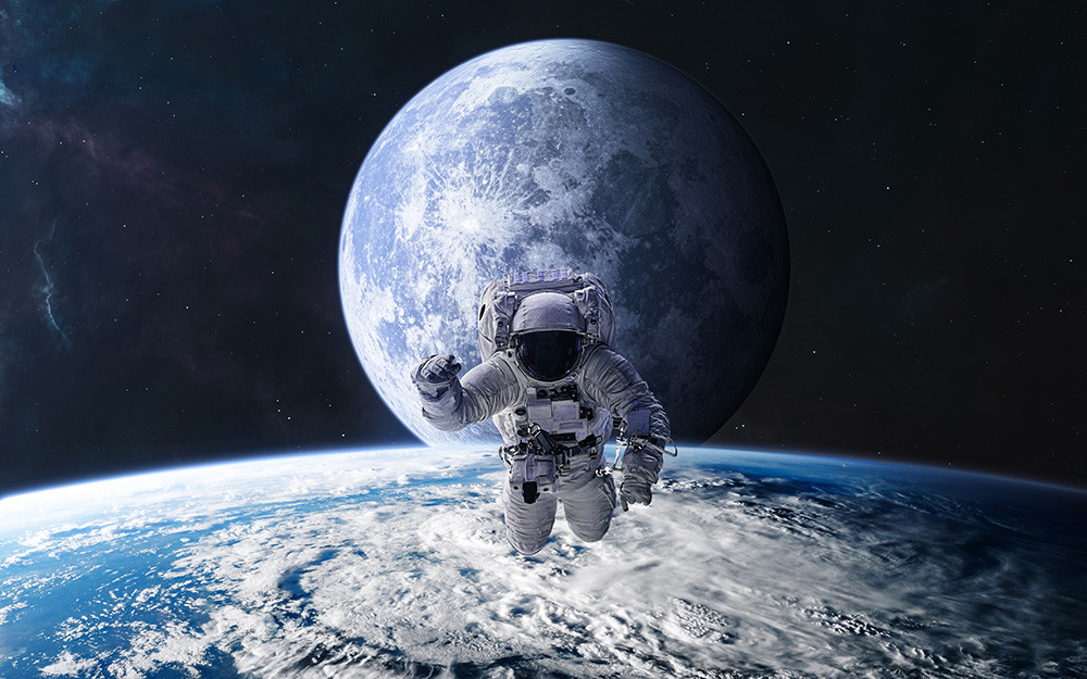 Fototapeta ścienna - Astronauta w skafandrze kosmicznym unoszący się przed księżycem i ziemią w kosmosie