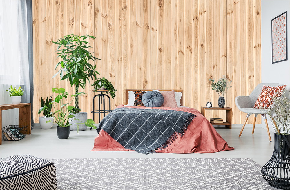Fototapete - Modernes Schlafzimmer mit Holzwand, Pflanzen und stilvollen Möbeln